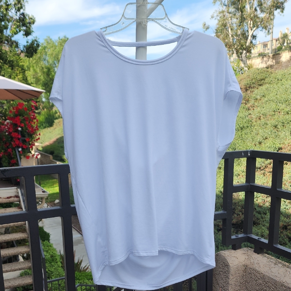 Onzie White Relaxed Short Sleeve T-Shirt